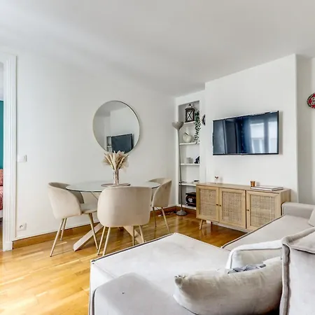 Cozy Quartier Vivant Apartment