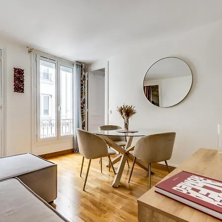 Cozy Quartier Vivant Apartment